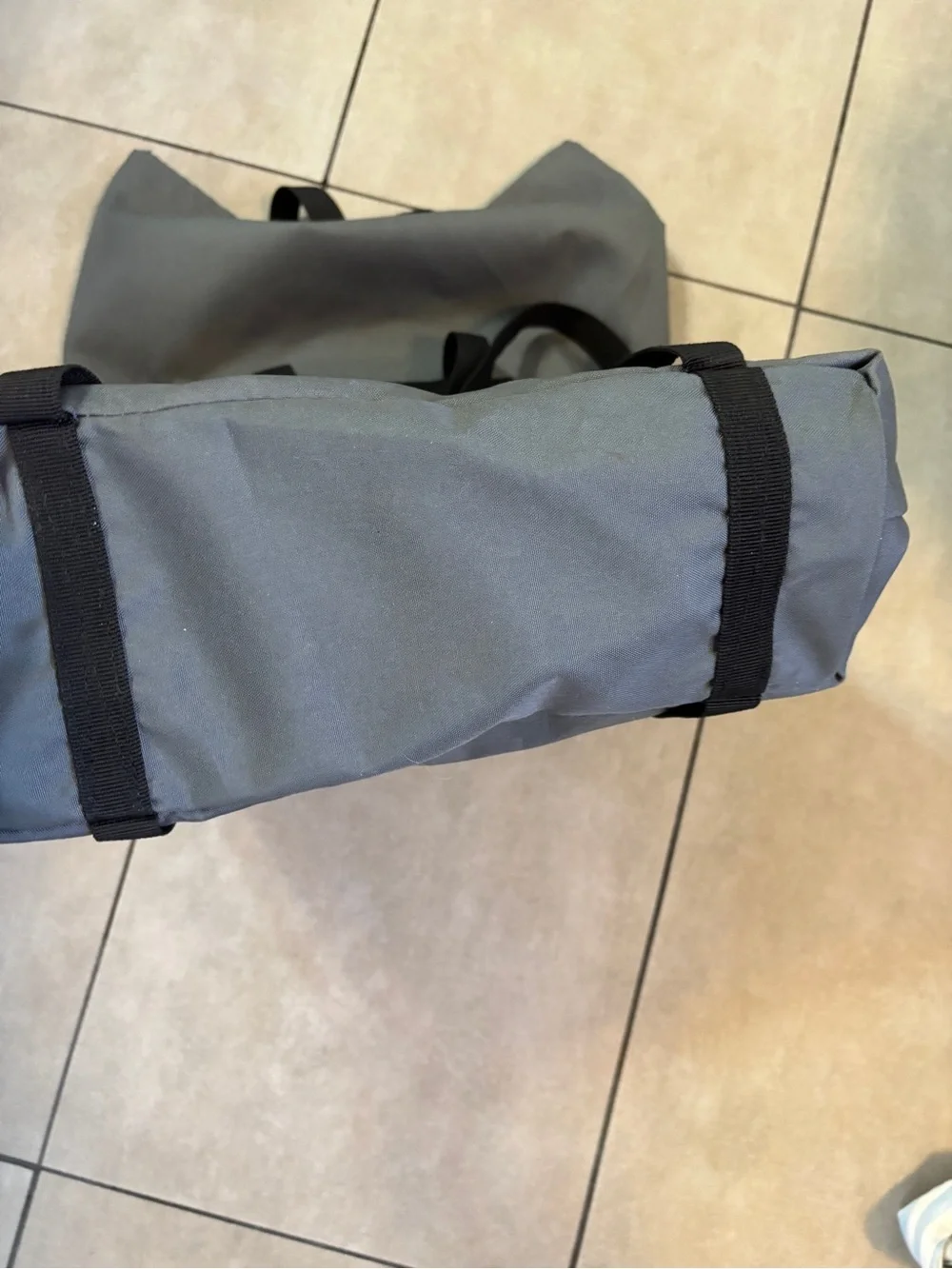 On Running spacious gray